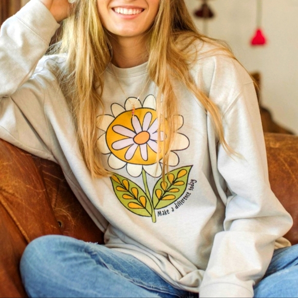 NATURAL LIFE Sweaters - HP •Natural Life • Cute VSCO Women's Tan Crewneck Daisy Pocket Sweatshirt Medium